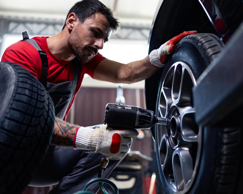 Technician replacing a tyre
